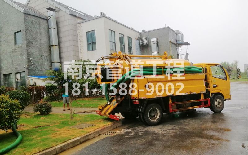246七里村小区化粪池清理